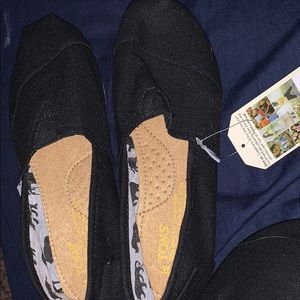 Black toms